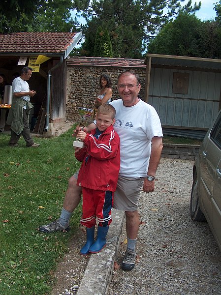 Rando_2008_HPIM1883.JPG - Voici Louis, le plus jeune marcheur. Bravo !