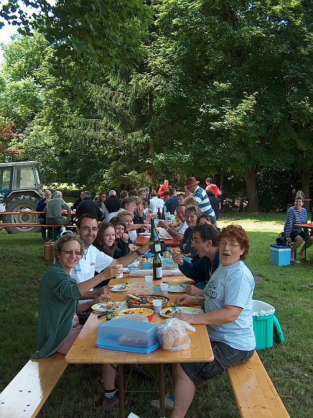 Rando_2008_HPIM1898.JPG - ... Et leurs bouteilles !