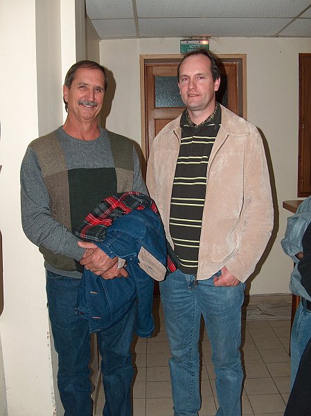 HPIM3870.JPG - Les deux présidents de clubs colombophiles Texans: l'un américain (Texas), l'autre Français (Coursan)